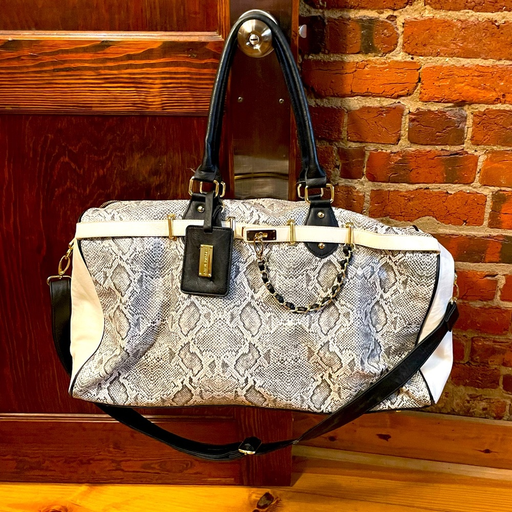 Steve Madden Duffle Bag/Weekend Bag.